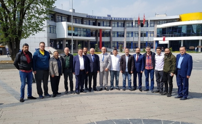 DTSO Başkanı Şahin ve Meclis Başkanı Dertli vatandaşla sohbet etti DTSO Başkanı Şahin ve Meclis Başkanı Dertli vatandaşla sohbet etti