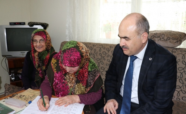 Düzce’de okur-yazar kursuna ilgi büyük Düzce’de okur-yazar kursuna ilgi büyük