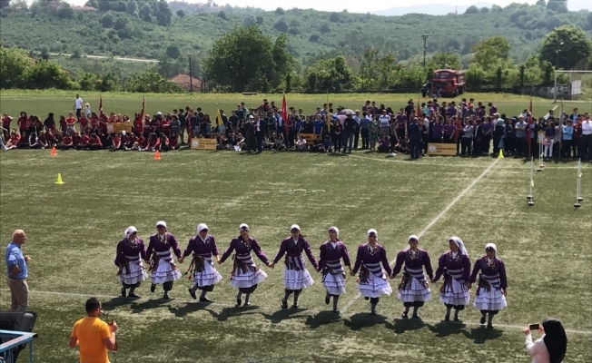 19 Mayıs Atatürk’ü Anma Gençlik ve Spor Bayramı kutlandı 19 Mayıs Atatürk’ü Anma Gençlik ve Spor Bayramı kutlandı