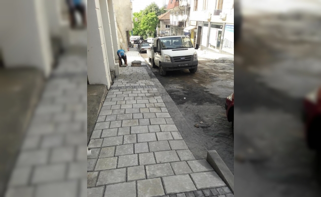 Akçakoca’da kaldırım yenileme çalışması sürüyor Akçakoca’da kaldırım yenileme çalışması sürüyor