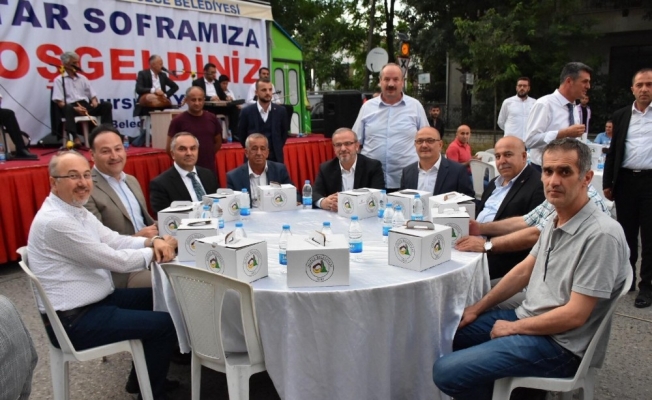 Başkan Ay, Uzunmustafa sakinleri ile orucunu açtı Başkan Ay, Uzunmustafa sakinleri ile orucunu açtı