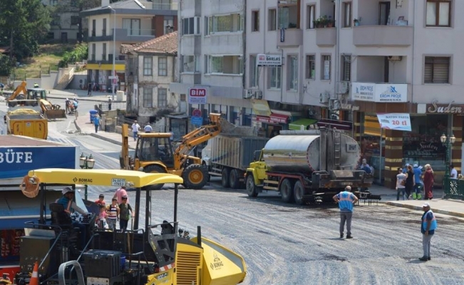 Asfalt çalışmaları tüm hızıyla sürüyor Asfalt çalışmaları tüm hızıyla sürüyor