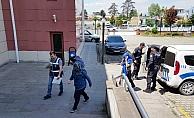 Düzce’de polisin dikkati sonucu hırsızlar yakalandı