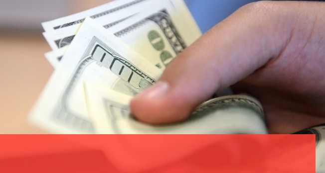 FETÖ’ye yardım ettiğini iddia ederek 216 bin dolar parasını aldılar