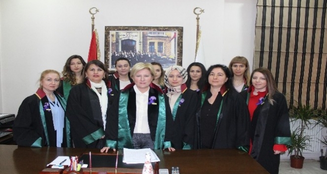 Baro Başkanı Azade Ay, “Şiddetin karşısında duracağız” Baro Başkanı Azade Ay, “Şiddetin karşısında duracağız”