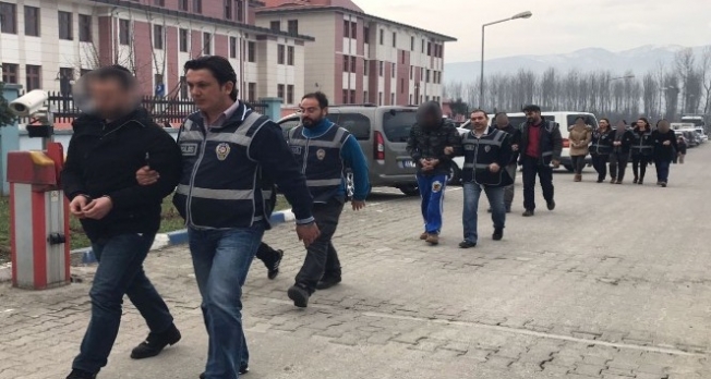 Evli kadını sosyal medyadan rahatsız eden şahsa ormanda işkence