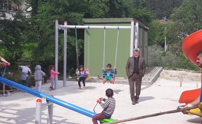 BAŞKAN YİĞİT’TEN ÇOCUKLARA KARNE HEDİYESİ