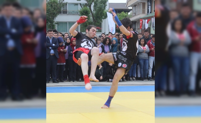 Düzce’de Gençlik Haftası kutlamaları yürüyüş ile başladı