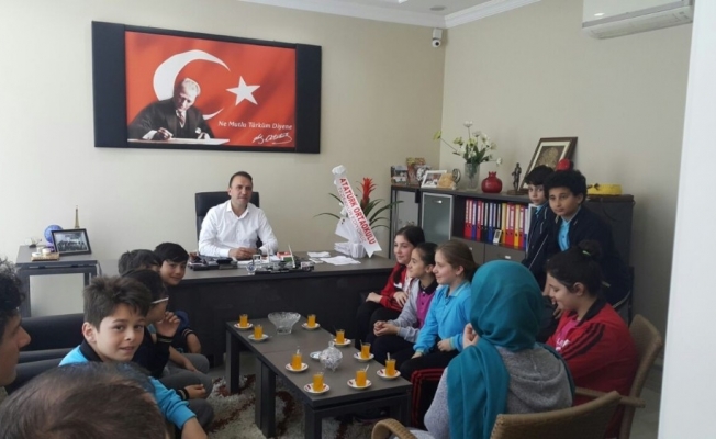 Öğrencilerden hayırsever iş adamına vefa örneği