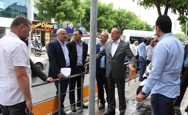 Başkan Mehmet Keleş İstanbul caddesinde inceleme yaptı Başkan Mehmet Keleş İstanbul caddesinde inceleme yaptı
