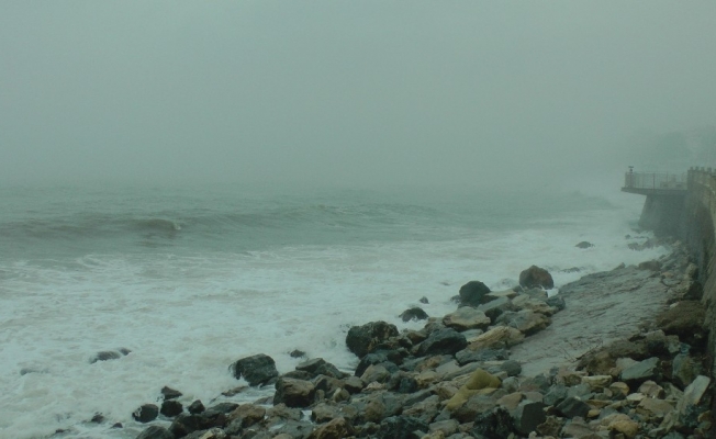 Batı Karadeniz de yoğun sis ve dev dalgalar