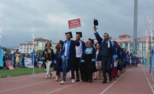Düzce Üniversitesi’nde mezuniyet coşkusu yaşandı