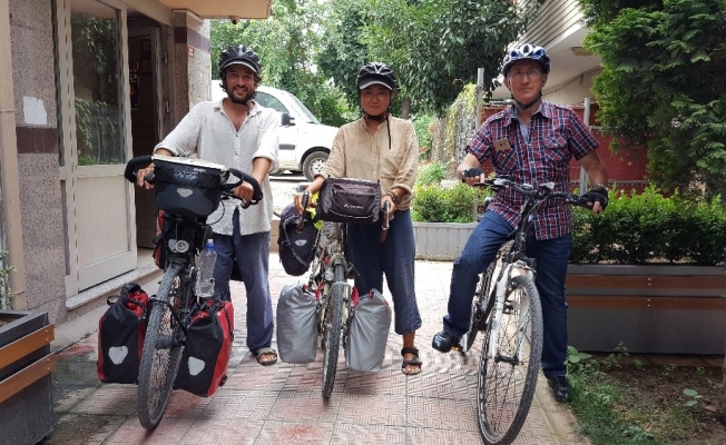 İtalya’dan yola çıkan bisikletli çift Japonya’ya bisiklet ile gidiyorlar