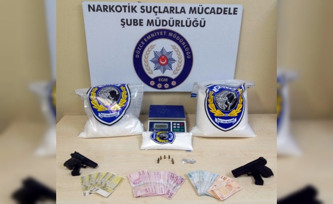 Çalıştıkları fabrikadan uyuşturucu yapımında kullanılan maddeyi çaldılar