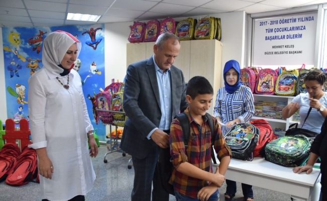 Düzce Belediyesi hayır çarşısından kırtasiye desteği Düzce Belediyesi hayır çarşısından kırtasiye desteği