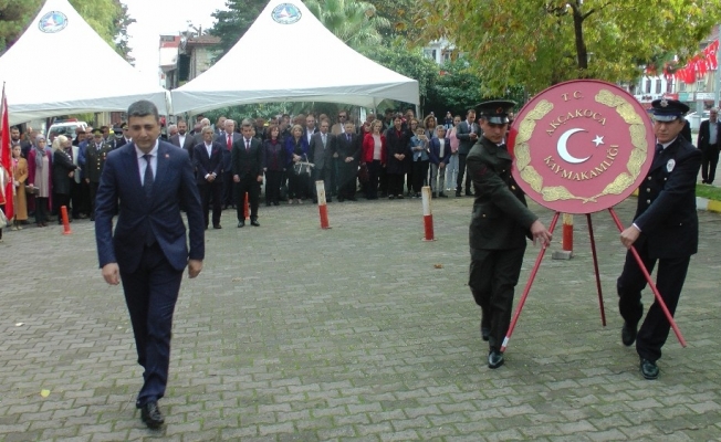 Akçakoca’da 29 Ekim Cumhuriyet Bayramı çelenk sunumu ile başladı