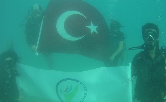 29 Ekim Cumhuriyet Bayramı’nı 29 metre derinlikte kutladı