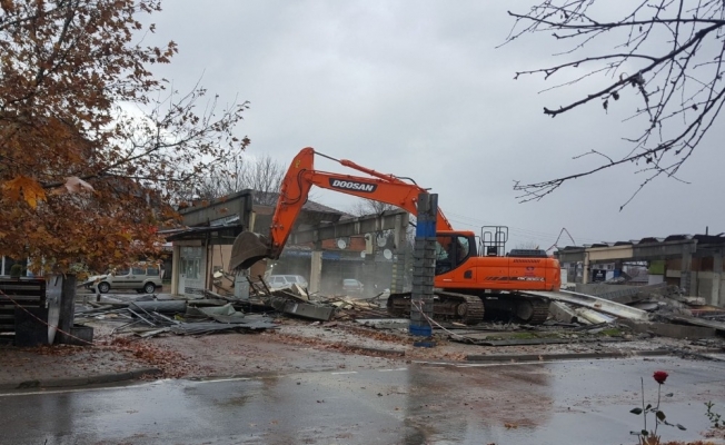 Düzce’de Pazar yerinde yıkım başladı