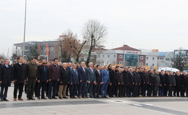 Öğretmenler Atatürk Anıtına Çelenk koydu