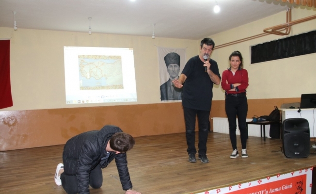 Okullarda “Ben sokak köpeğiyim” diyor eğitim veriyor