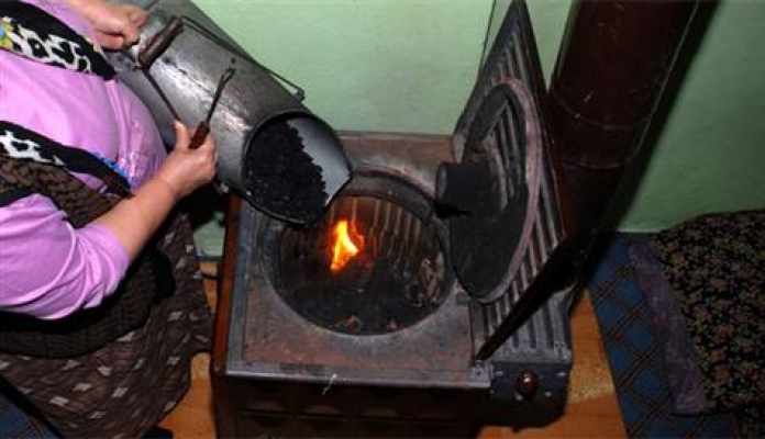 6 kişilik aile sobadan zehirlendi