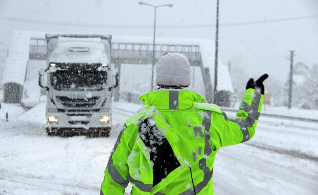 Bolu Dağında tırların geçişine izin verilmiyor