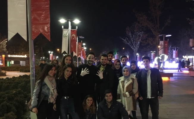 Düzce Üniversitesi Genç Eller Topluluğundan pandomim gösterisi