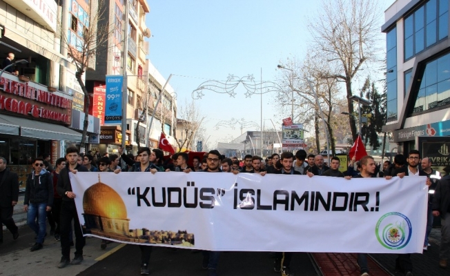 Kudüs kararını Genç İmam Hatipliler Düzce’de protesto etti