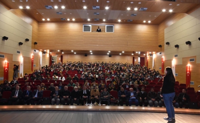 Otizmle yaşamak zor değil konferansı