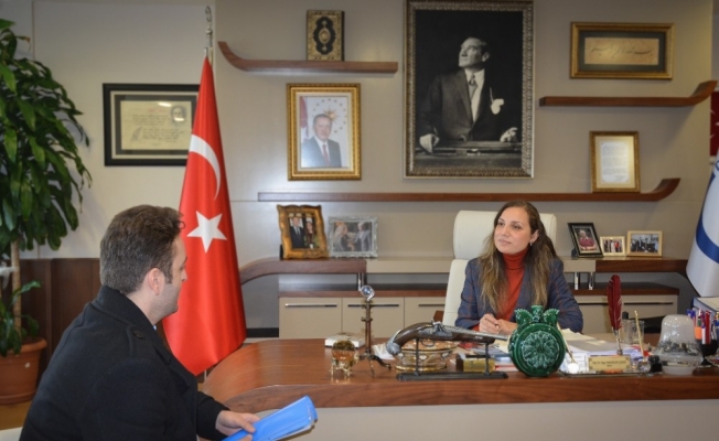 Rektör Çakar, dinlemeye devam ediyor