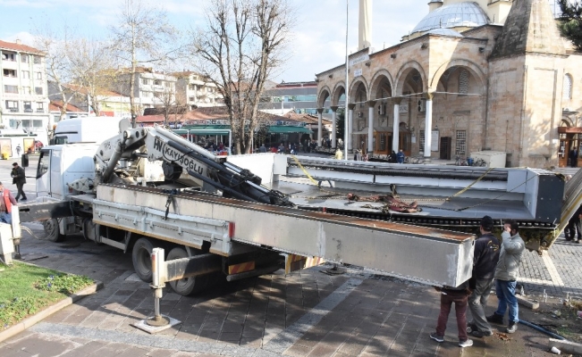 Su perdesi  taşınıyor