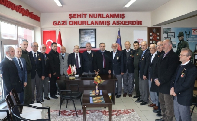 Vali Dağlı ve Başkan Ay, Gazileri ziyaret etti