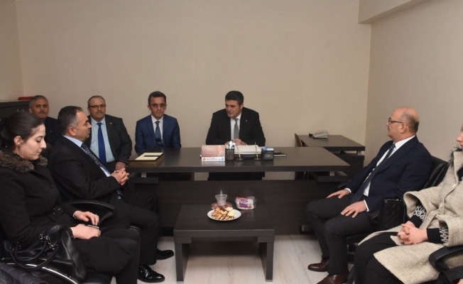 Başkan Ay MHP İl Teşkilatını ziyaret etti