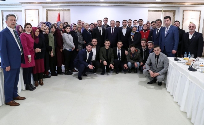 Bakan Özlü Akçakoca ilçe teşkilatını kabul etti
