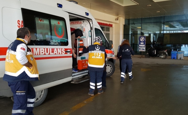 Düzce’de pansiyonda kalan 10 kız öğrenci karın ağrısı şikayeti ile hastaneye kaldırıldı