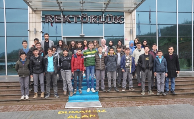 Öğrencilerden Düzce Üniversitesi rektörüne ziyaret