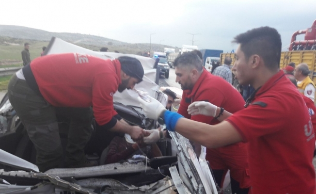 Suriye sınırına giden Düzce ve Kocaeli UMKE ekibi yolda hayat kurtardı