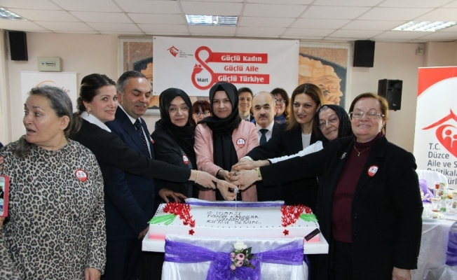 Vali Dağlı ve Başkan Ay, Huzurevinde kadınlarla bir araya geldi