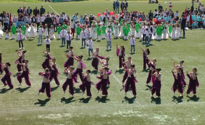 23 Nisan Akçakoca’da şenlik havasında kutlandı