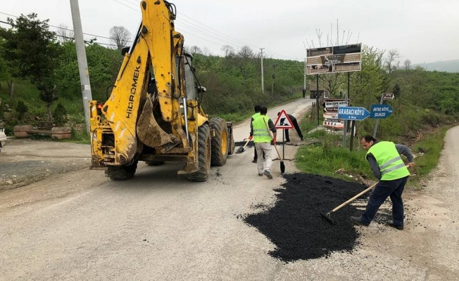 Akçakoca’da köy yollarında yama çalışması başladı