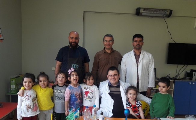 Anaokulu öğrencileri bilimle ve ebru sanatıyla tanıştı