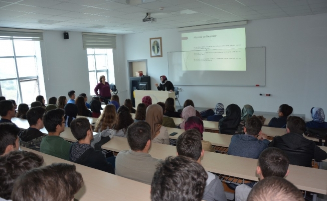 Atasözü ve deyimlerde kadının yeri tartışıldı