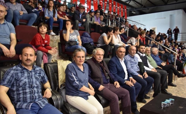 Başkan Ay’dan basketbol takımına tam destek