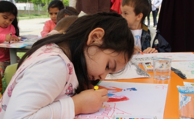 Minik öğrenciler hayallerini resme döktü