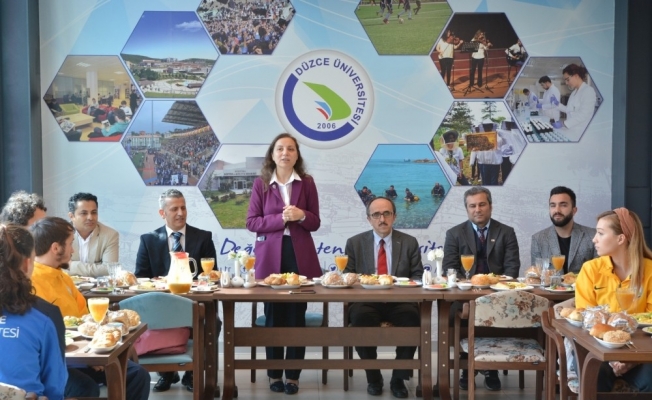 Rektör başarılı sporcularla kahvaltıda buluştu