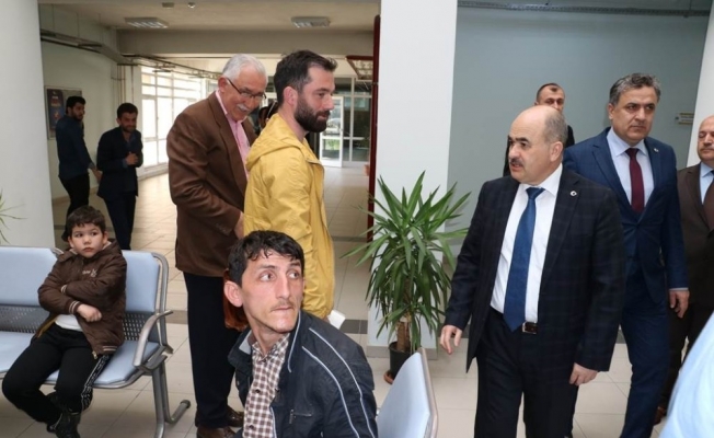 Vali Halk gününde vatandaşların sorunlarını dinledi