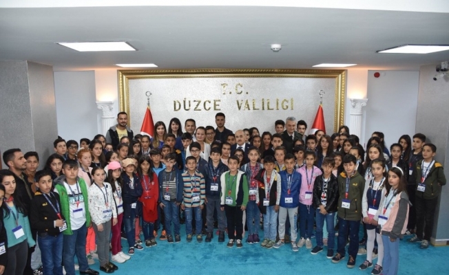 Yüksekovalı çocuklardan protokole ziyaret