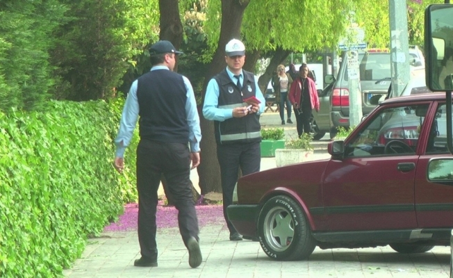 Zabıta ekiplerinden kaldırama parka geçit yok