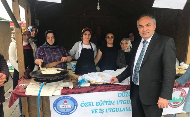 Başkan Ay özel öğrencilerle bir araya geldi