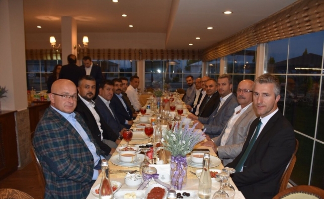 Düzce meclisi üyeleri iftarda buluştu